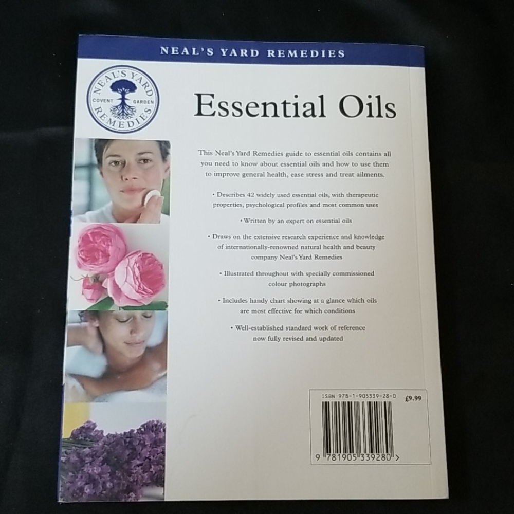 📗ESSENTIAL OILS BOOK - Picture 3 of 9